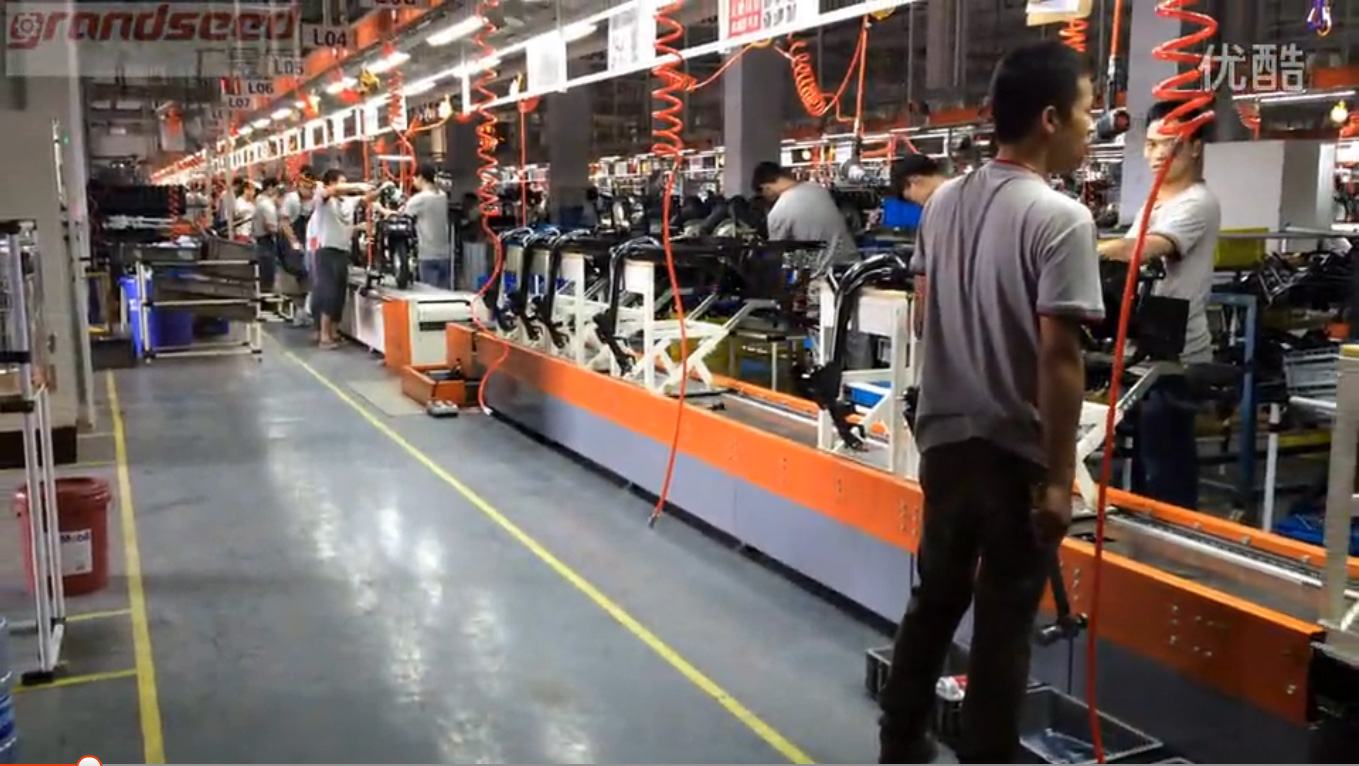 Electric vehicle automatic assembly line